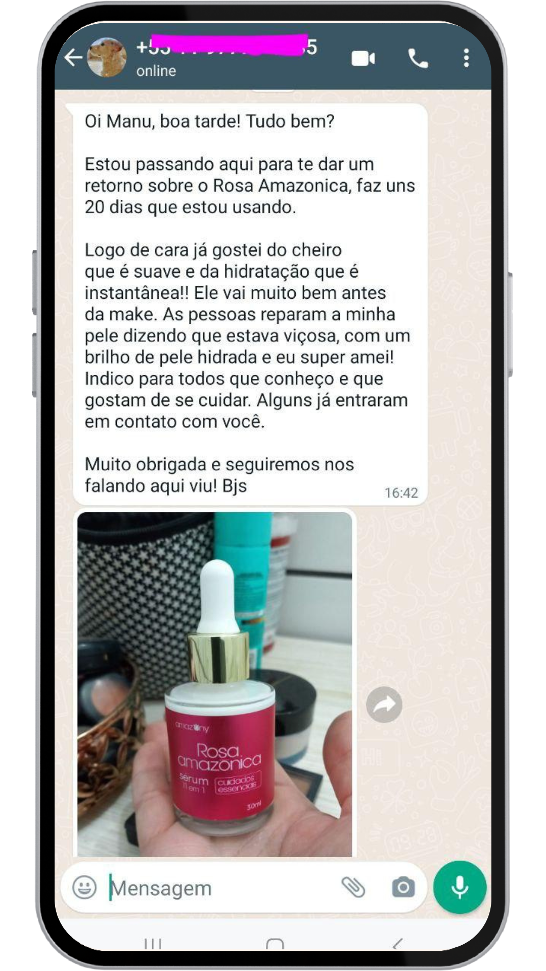 Print de conversa no WhatsApp com depoimento de cliente sobre o Sérum Rosa Amazônica, destacando a hidratação instantânea, o cheiro suave e o viço na pele após 20 dias de uso.
